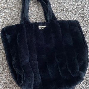 ✨NWOT Victoria’s Secret fur tote✨
